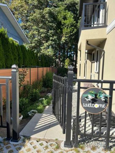 Luxury Loft style one bedroom vocational home in Beautiful Gordon Head in Victoria, Canada
