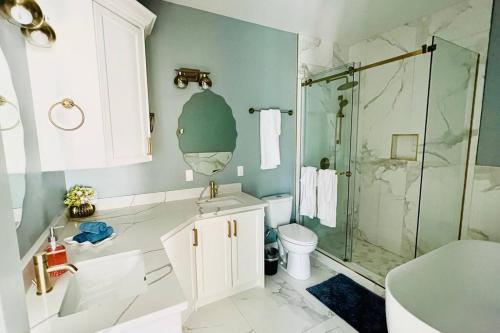 Luxury Loft style one bedroom vocational home in Beautiful Gordon Head in Victoria, Canada