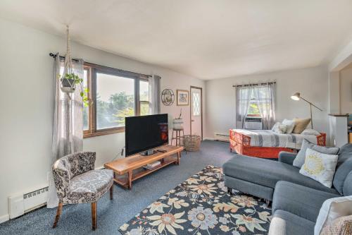 . Williams Bay Getaway with Geneva Lake Views!