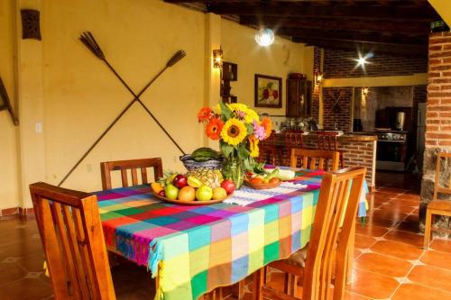 Rustic Luxury Retreat Near Historic Zacatlan in Eloxochitlán