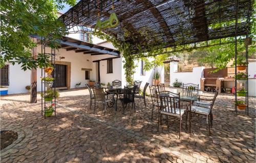  Beautiful home in Alcaracejos with 6 Bedrooms, WiFi and Outdoor swimming pool in Alcaracejos