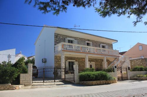  Apartments by the sea Sutomiscica, Ugljan - 8474 in Sutomišćica