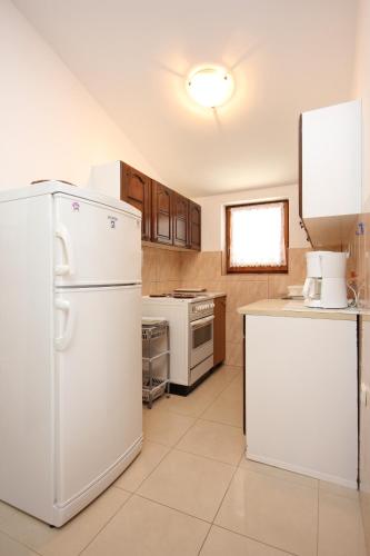 Apartments by the sea Zdrelac Pasman - 8298 - image 3