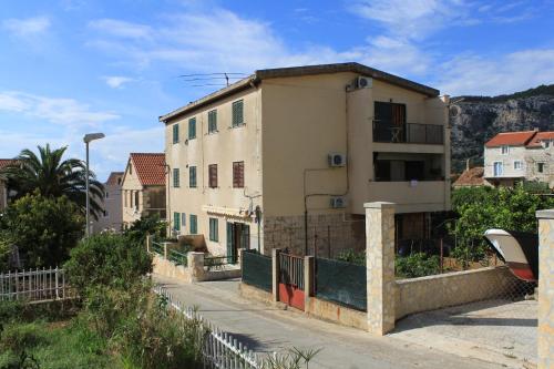 Apartments by the sea Komiza Vis - 8860 - image 12