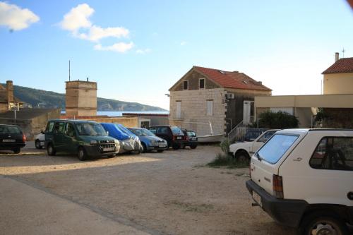 Apartments by the sea Komiza Vis - 8860 - image 13