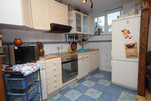 Apartments by the sea Komiza Vis - 8860 - image 14