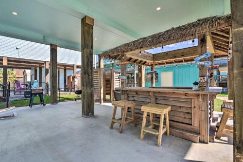 Crystal Beach Home Pellet Grill and Beach Views! in Crystal Beach, USA