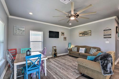 Crystal Beach Home Pellet Grill and Beach Views! in Crystal Beach, USA