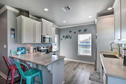 Crystal Beach Home Pellet Grill and Beach Views! in Crystal Beach, USA