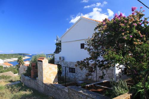Apartments by the sea Rukavac Vis - 2411