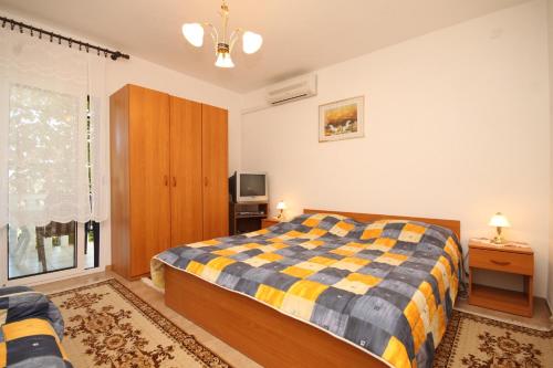 Apartments by the sea Rukavac Vis - 2411 - image 3