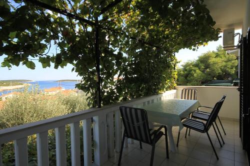Apartments by the sea Rukavac Vis - 2411 - image 2