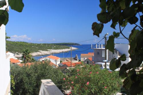 Apartments by the sea Rukavac Vis - 2411 - image 14