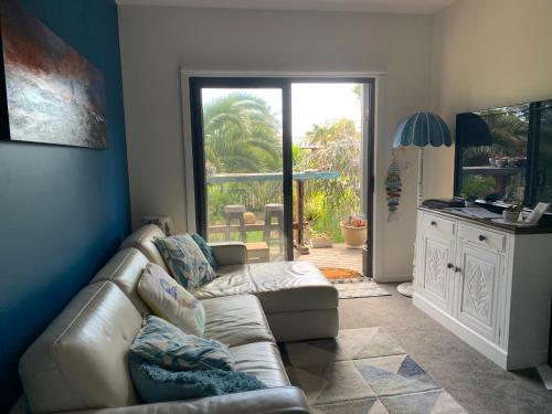 Turquoise Waters B &B -Private Guest suite with massage chair