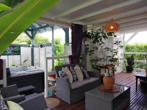 Les Gites Capra - Villa Aiméandre piscine et Spa (Les Gites Capra - Villa Aimeandre piscine et Spa) in Bouillante