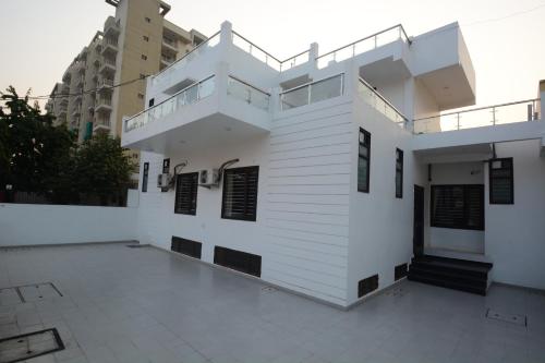Comfort Stay — other in Plot No - 1902, Sector - 28, Faridabad India, 121008