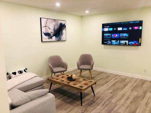 Lovely 2-bedroom suite with private entrance