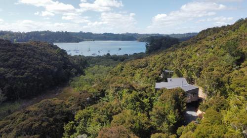 Treetop Tranquility in Opua