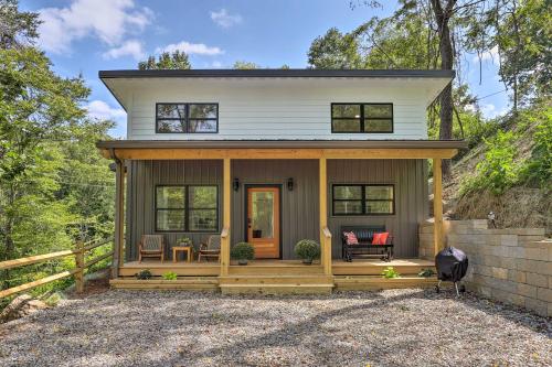 Pet-Friendly Asheville Retreat with Hot Tub in Asheville, USA