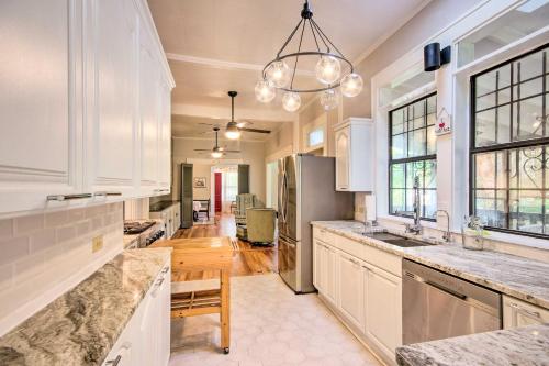 Pet-Friendly Natchez Home Walk to Downtown! in Városközpont