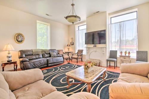 Spacious Springfield Apt Less Than 4 Mi to Downtown!