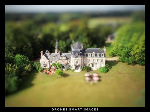 Exterior view, Le chateau de Bertreville Saint Ouen entre mer et campagne in Bertreville-Saint-Ouen