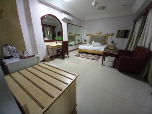 room detail thumbnail 0