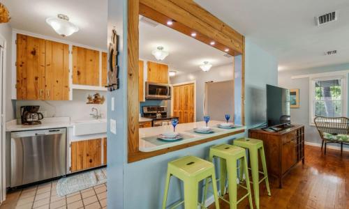Sweet Melissa's Beach House by AMI Locals - image 11