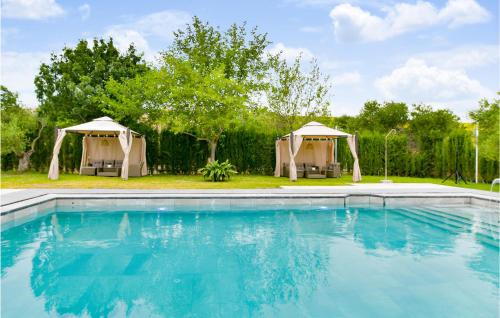 Beautiful Home In El Coronil With Outdoor Swimming Pool