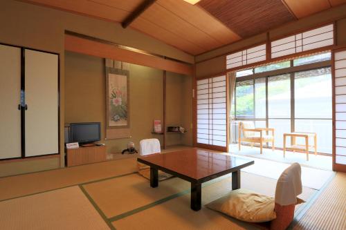 room detail thumbnail 0