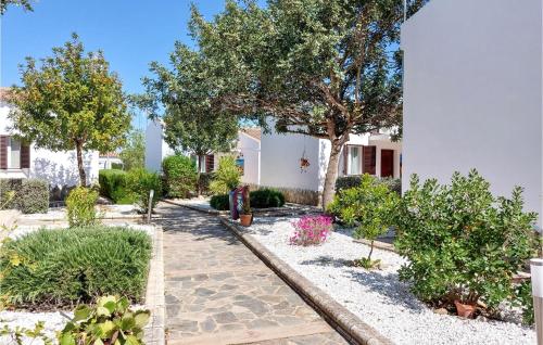 Lovely Home In El Coronil With Kitchenette