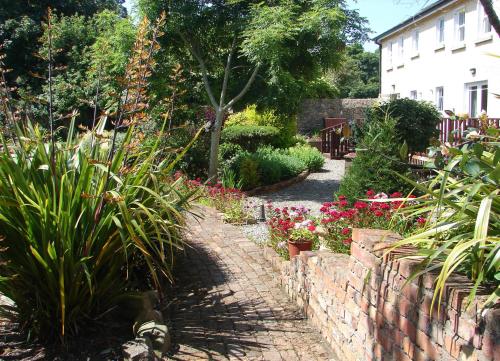 Courtyard Holiday Cottage No 8