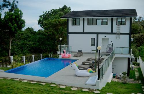 Check out this beautiful 5 bed villa with pool!! in Baclayon