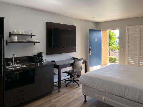 Queen Room with Two Queen Beds - Non-Smoking