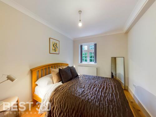 Picture of Redhill Town Centre Apartment By Livingo