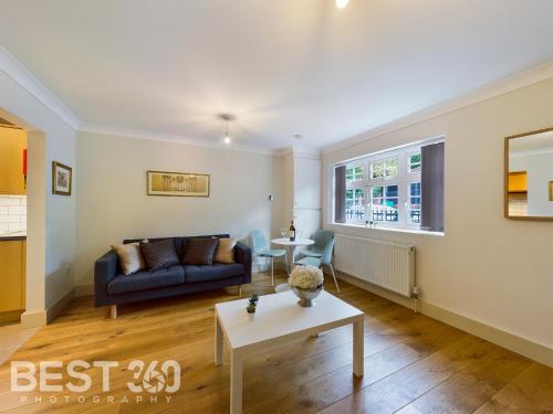 Picture of Redhill Town Centre Apartment By Livingo