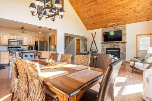 Beautiful mountain home with gorgeous meadow views detail