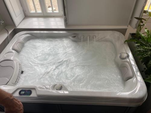 熱水浴缸, Suite avec Spa Quartier Cathédrale (Suite avec Spa Quartier Cathedrale) in 歐坦