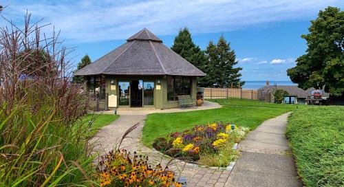 Holiday Inn Bar Harbor Regency Hotel, an IHG Hotel