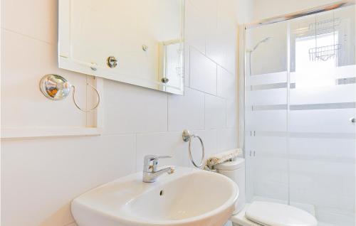 Vannas istaba, 2 Bedroom Cozy Home In El Coronil in El Coronil