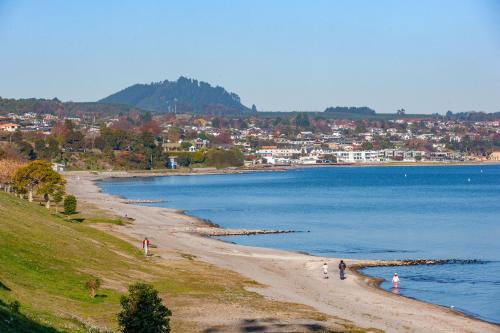Midtown Tui Villa - Taupō Central Holiday Unit - image 4