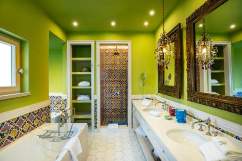 room detail thumbnail 2