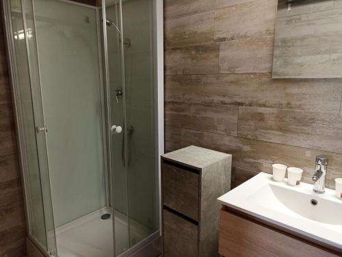 Chambre, familiale, salle de bain privée