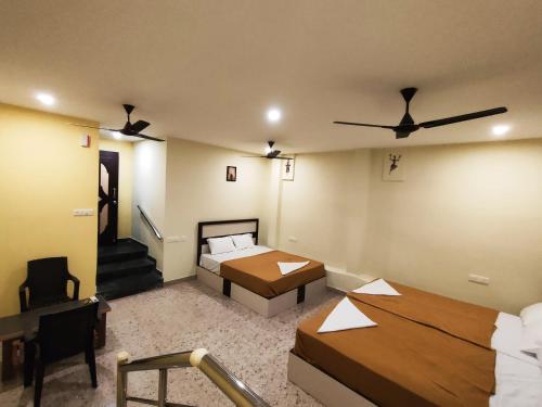 Luxury Triple Room image 4