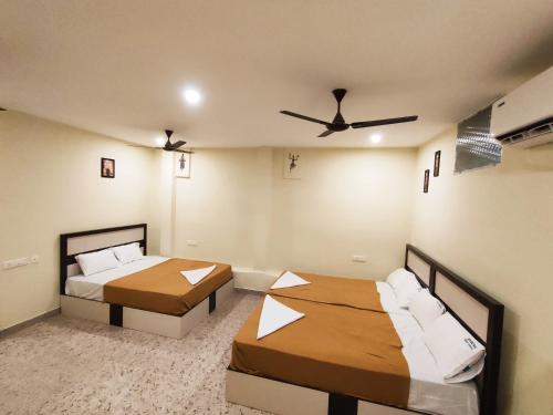 Luxury Triple Room image 3