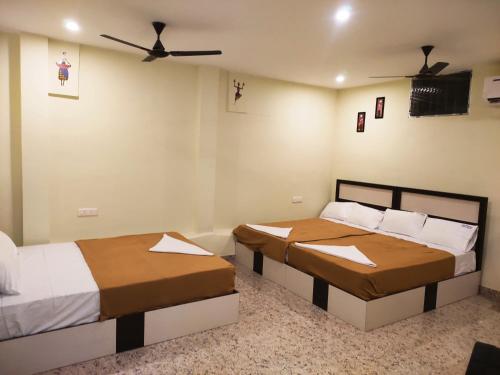 Luxury Triple Room image 2