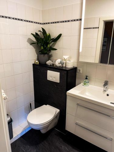 Bathroom, Op'n Dorp Apartment in Barsbek