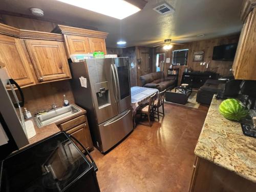 virtuve, Guest Home on Lake Godstone in Džeksboro (TX)