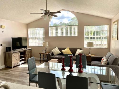 Spectacular Luxury Apartment close Disney - image 3