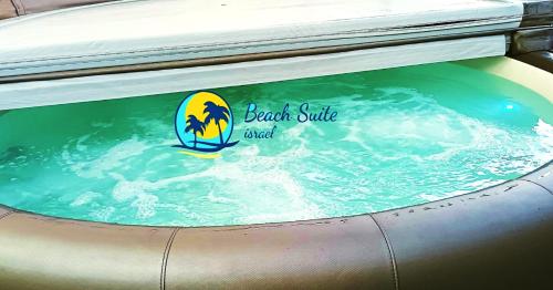 Private Jacuzzi Garden Beach Suite, Gym, 3 Min Walk To Beach דירת גקוזי ספא גינה ענקית 3 דקות הליכה לים וחדר כושר